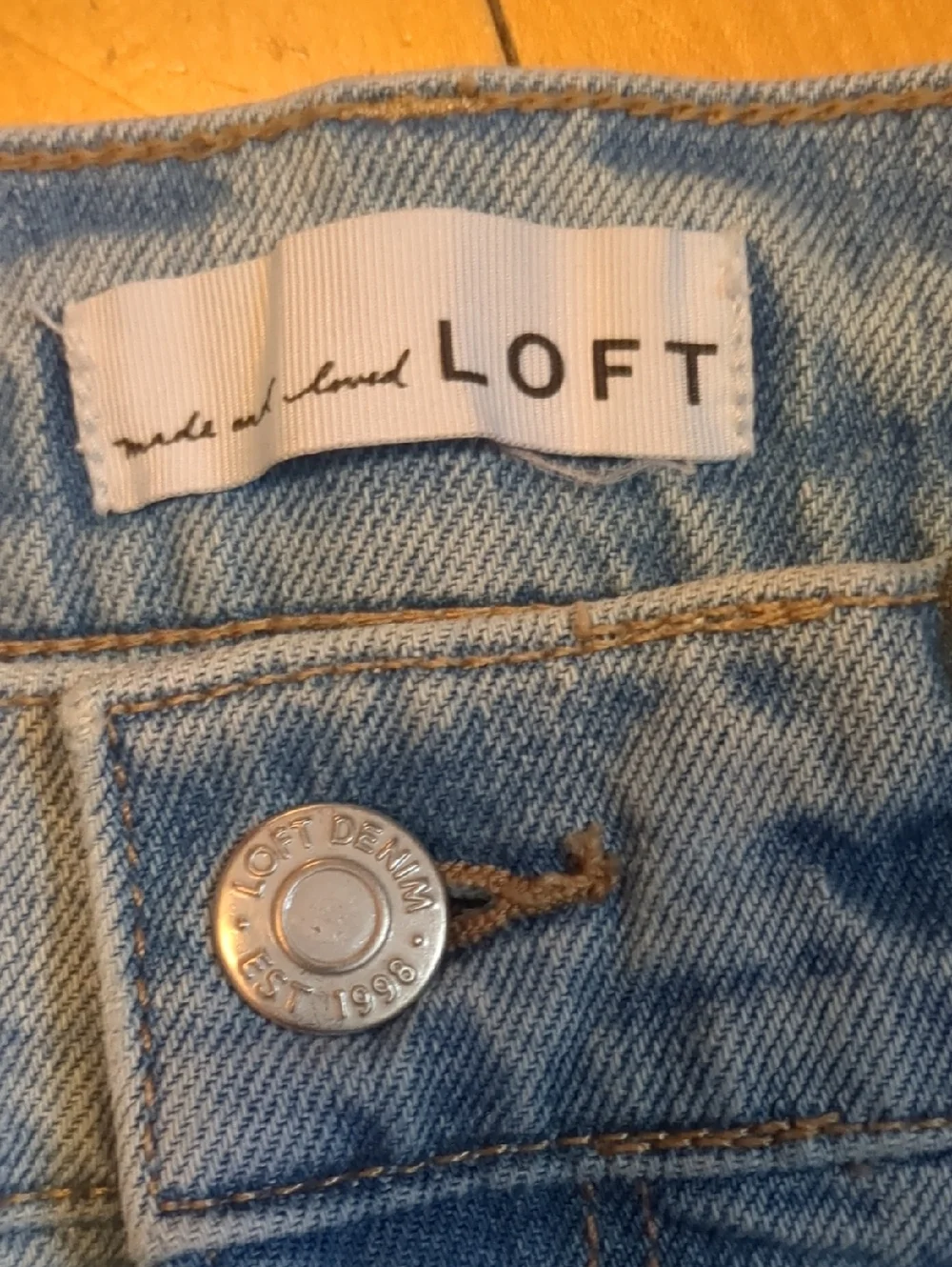 Loft Roll Cuff Light Wash Jean Shorts Size 2 - Picture 5 of 14
